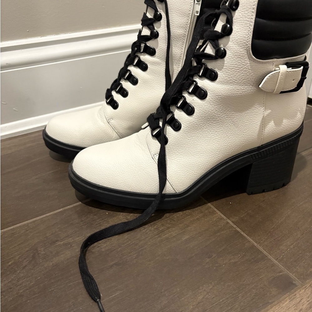 Mix #6 size 8.5 Women's White/Black Wedge Lace-Up Boots - Picture 4 of 9